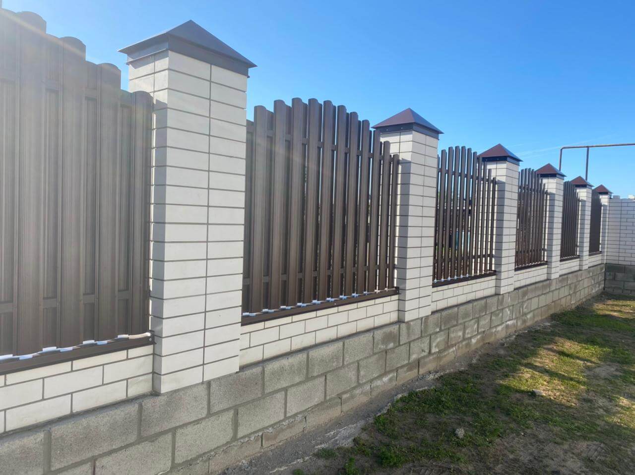 zabor-iz-shtaketnika-ral8017-shokolad-foto1 в Череповце