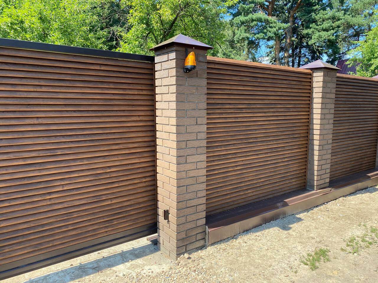 Забор-жалюзи с ламелями Реснички Printech Каштан фото1 в Череповце