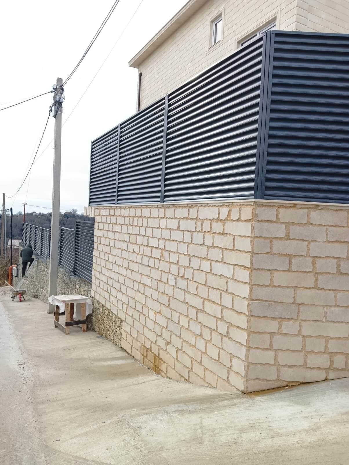 Забор с ламелями Еврожалюзи 72м RAL7024/7024 Серый Графит двусторонний фото 2 в Череповце