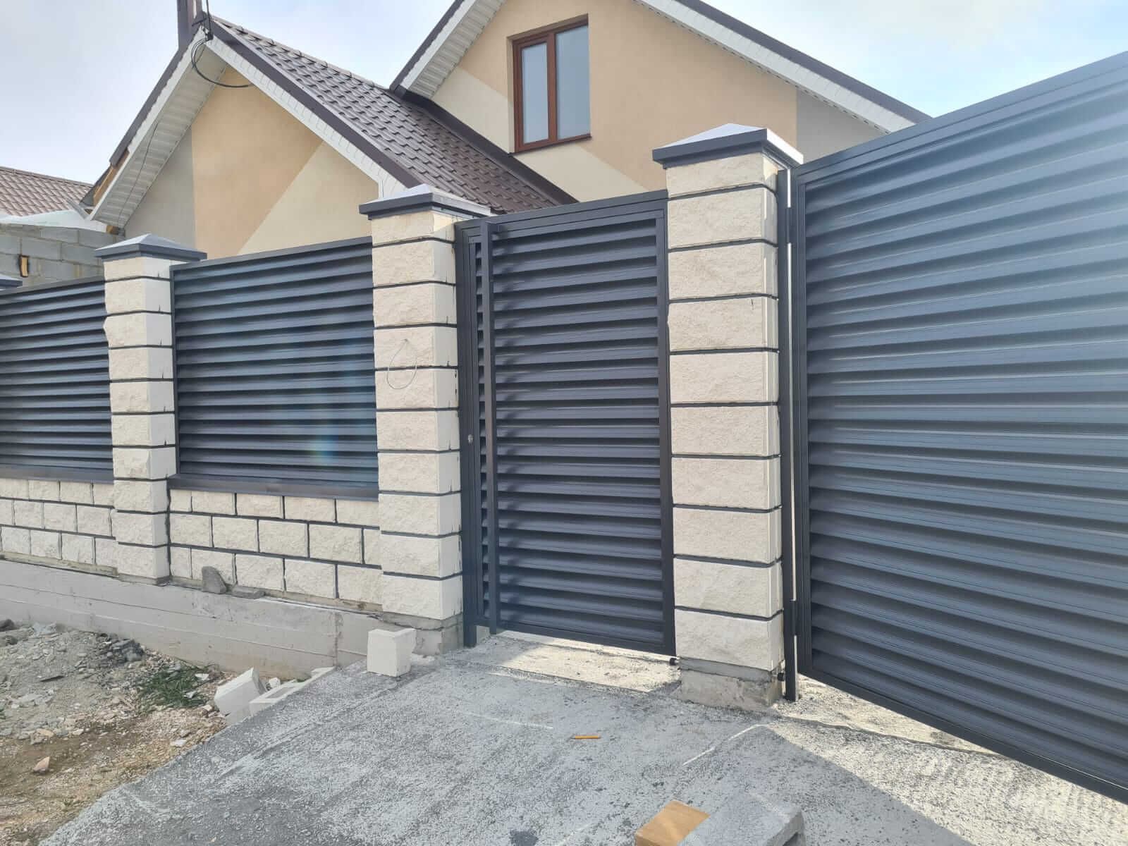 Забор из ламелей Еврожалюзи 38м RAL7024/7024 Серый Графит двусторонний фото 1 в Череповце