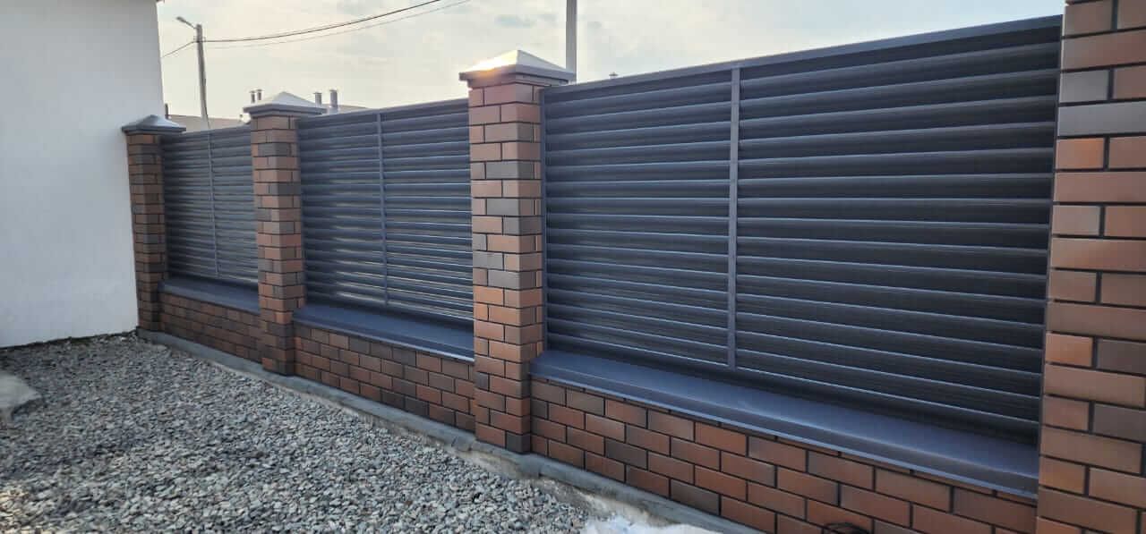 Забор из ламелей еврожалюзи 22м RAL7024/7024 Серый Графит двусторонний фото 1 в Череповце