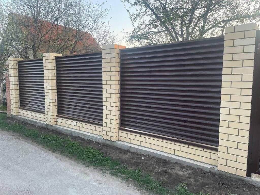 Забор c ламелями Еврожалюзи 23м RAL8017/8017 Шоколад 2-х сторонний фото 3 в Череповце