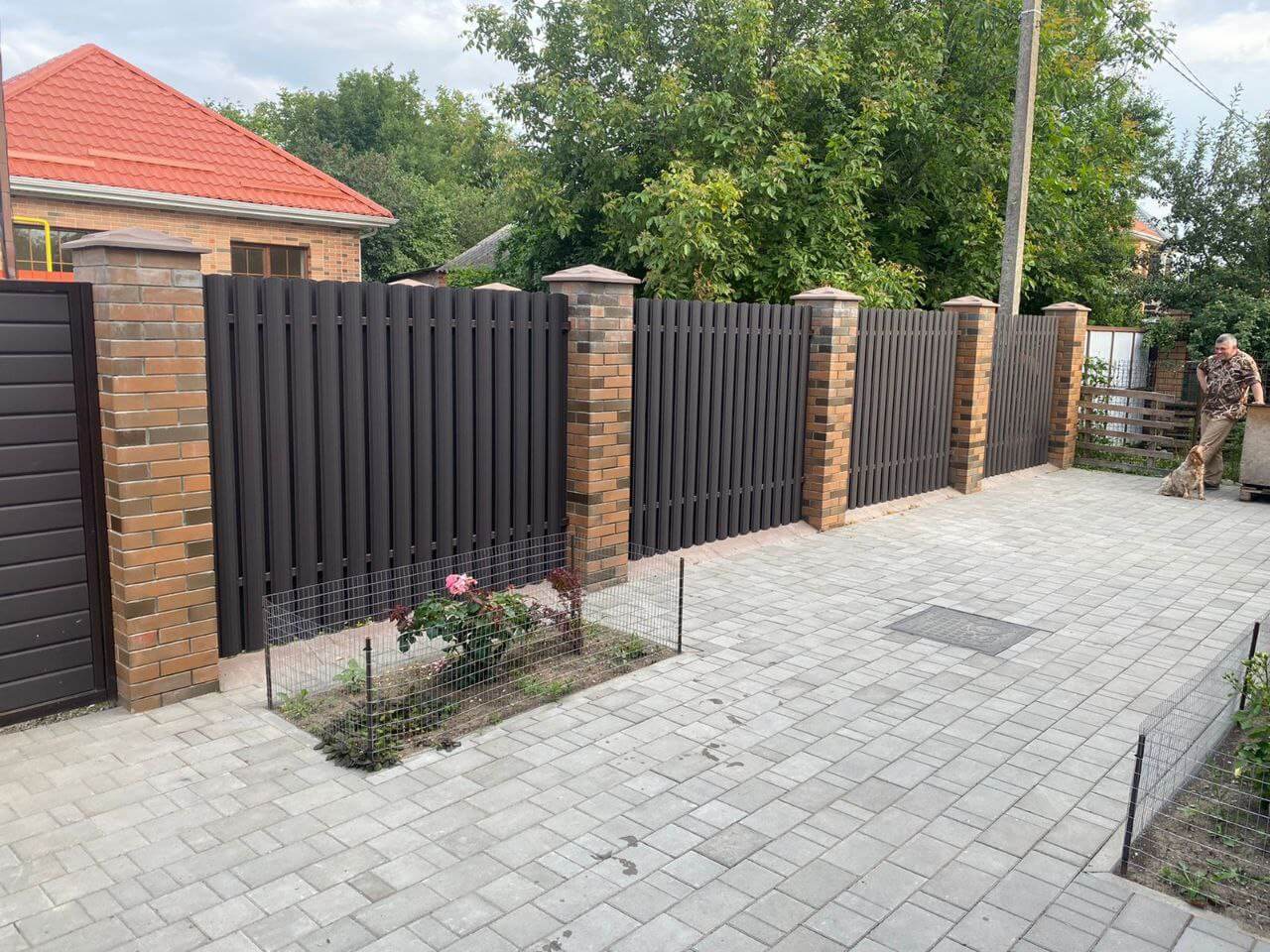 Забор из штакетника полукруглого 22м RAL8019 Темный Шоколад МАТТЕ фото 3 в Череповце