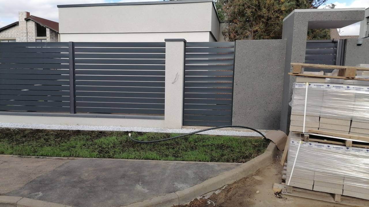 Забор-ранчо из металлопланкена 36м RAL7024 Серый Графит фото 8 в Череповце
