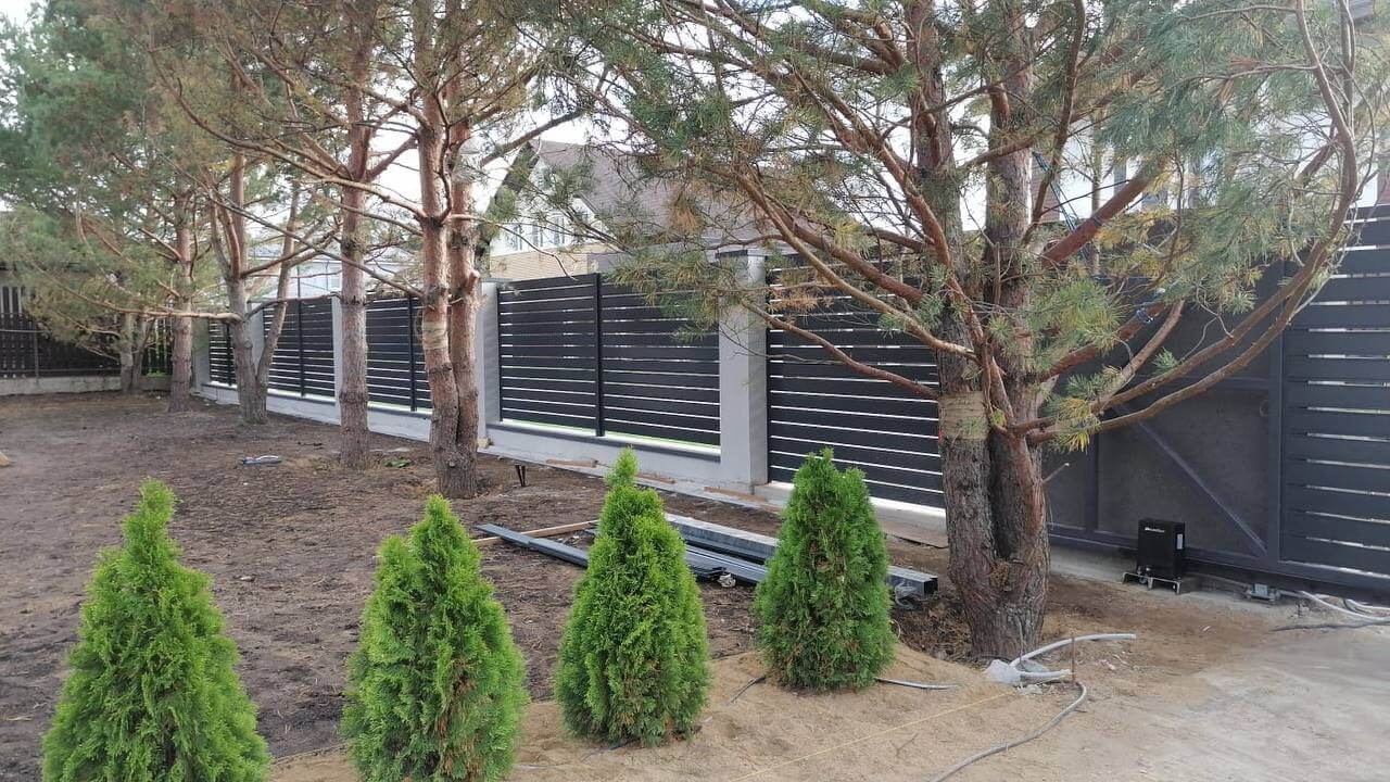 Забор-ранчо из металлопланкена 36м RAL7024 Серый Графит фото 6 в Череповце