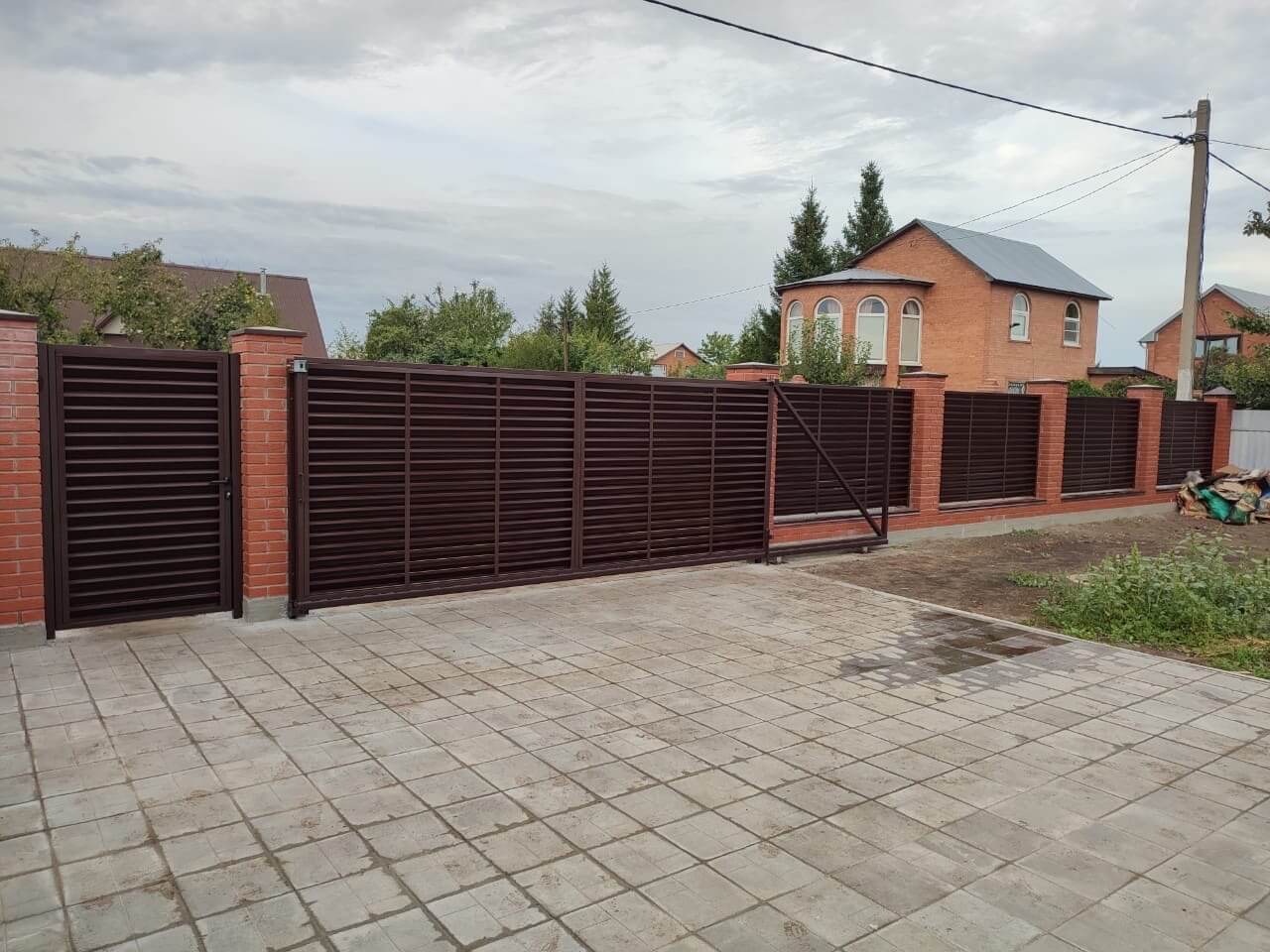 Забор из ламелей Еврожалюзи 28м RAL8017/8017 Шоколад двусторонний фото 3 в Череповце