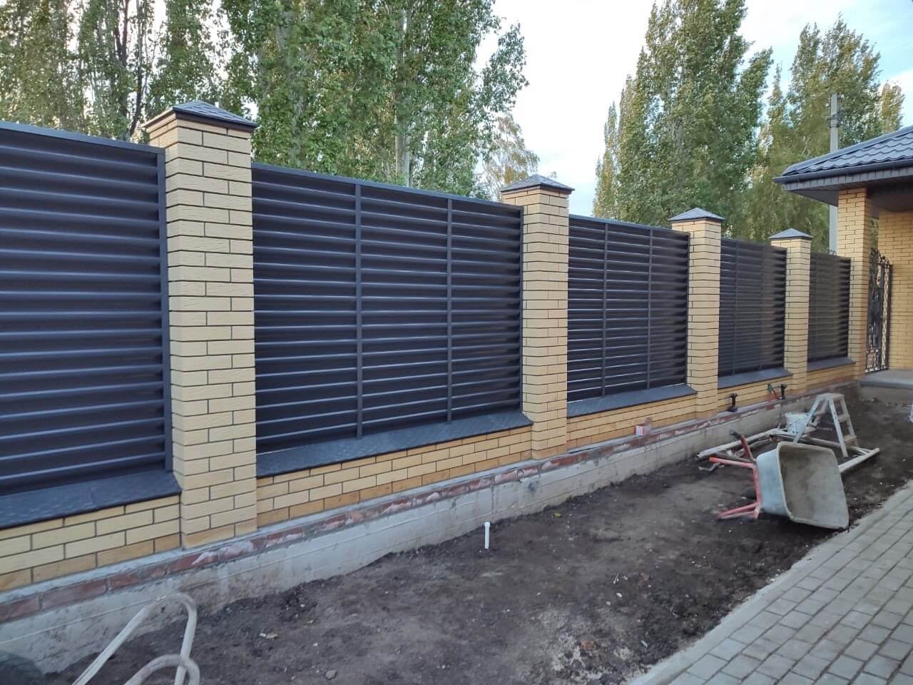 Забор-жалюзи с ламелями Еврожалюзи 16м RAL7024/7024 Серый Графит двусторонний фото 3 в Череповце