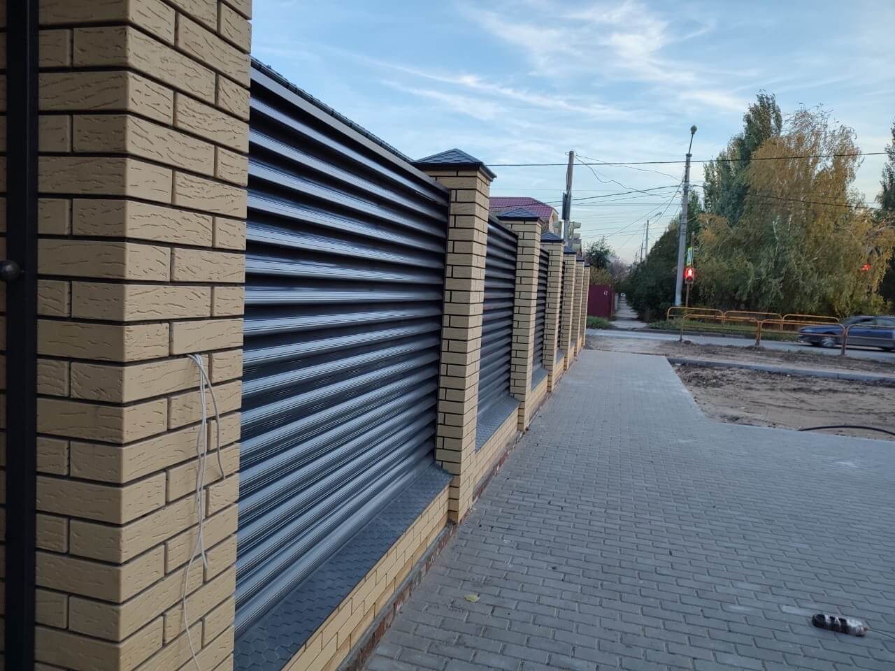 Забор-жалюзи с ламелями Еврожалюзи 16м RAL7024/7024 Серый Графит двусторонний фото 2 в Череповце