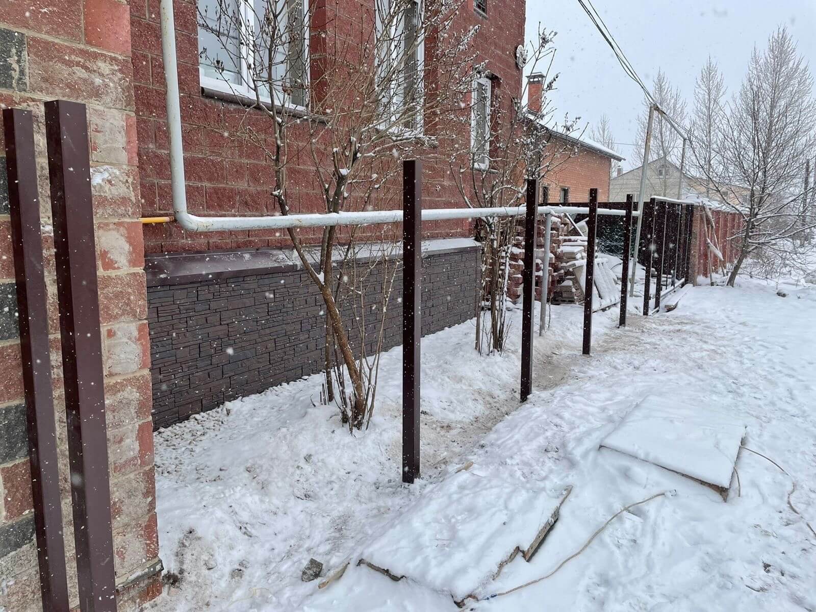 Забор из ламелей еврожалюзи 38м RAL8017/8017 Шоколад двусторонний фото 2 в Череповце