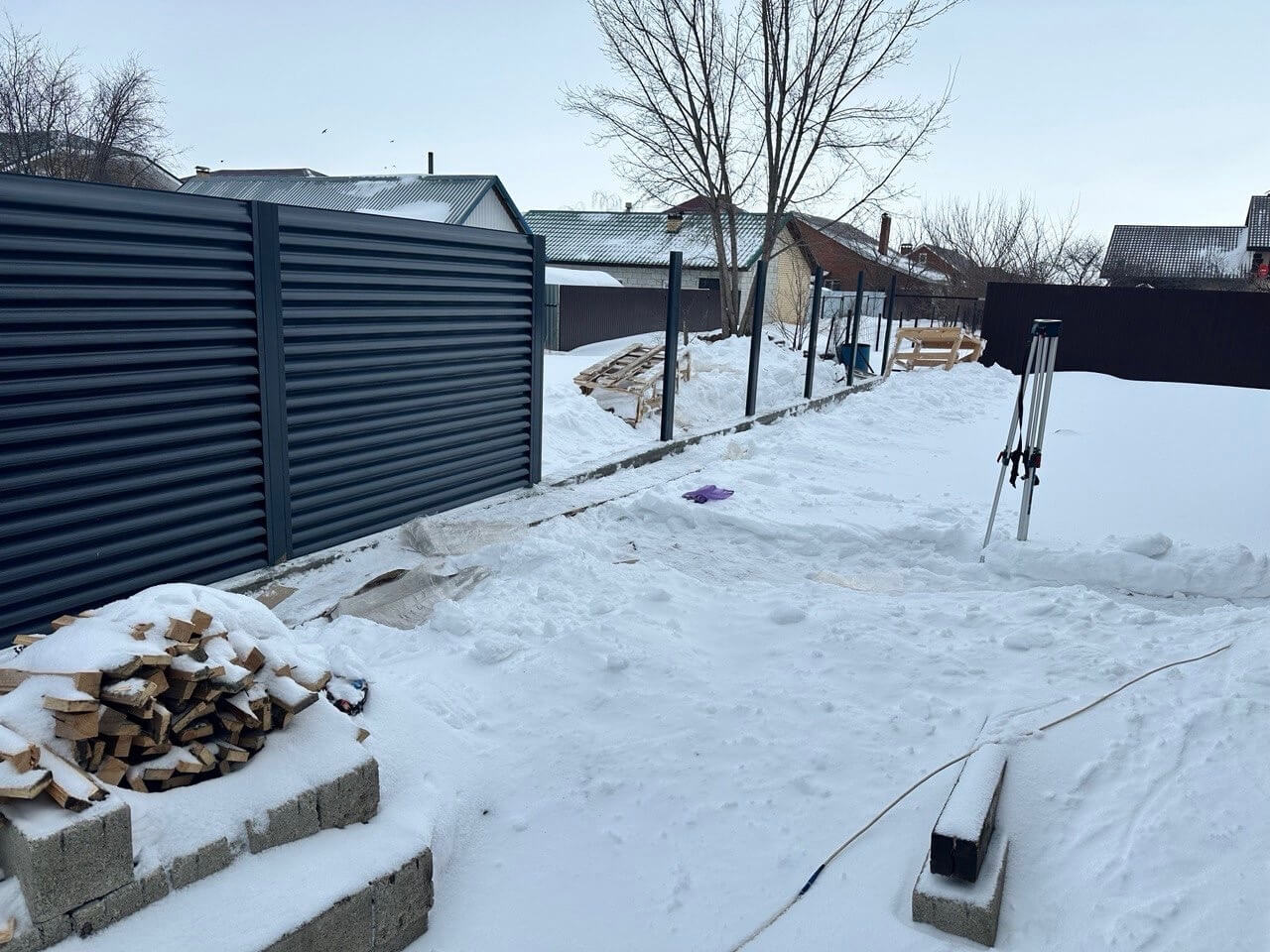 Забор-жалюзи из ламелей Еврожалюзи 32м RAL7024/7024 Серый Графит двусторонний фото 3 в Череповце