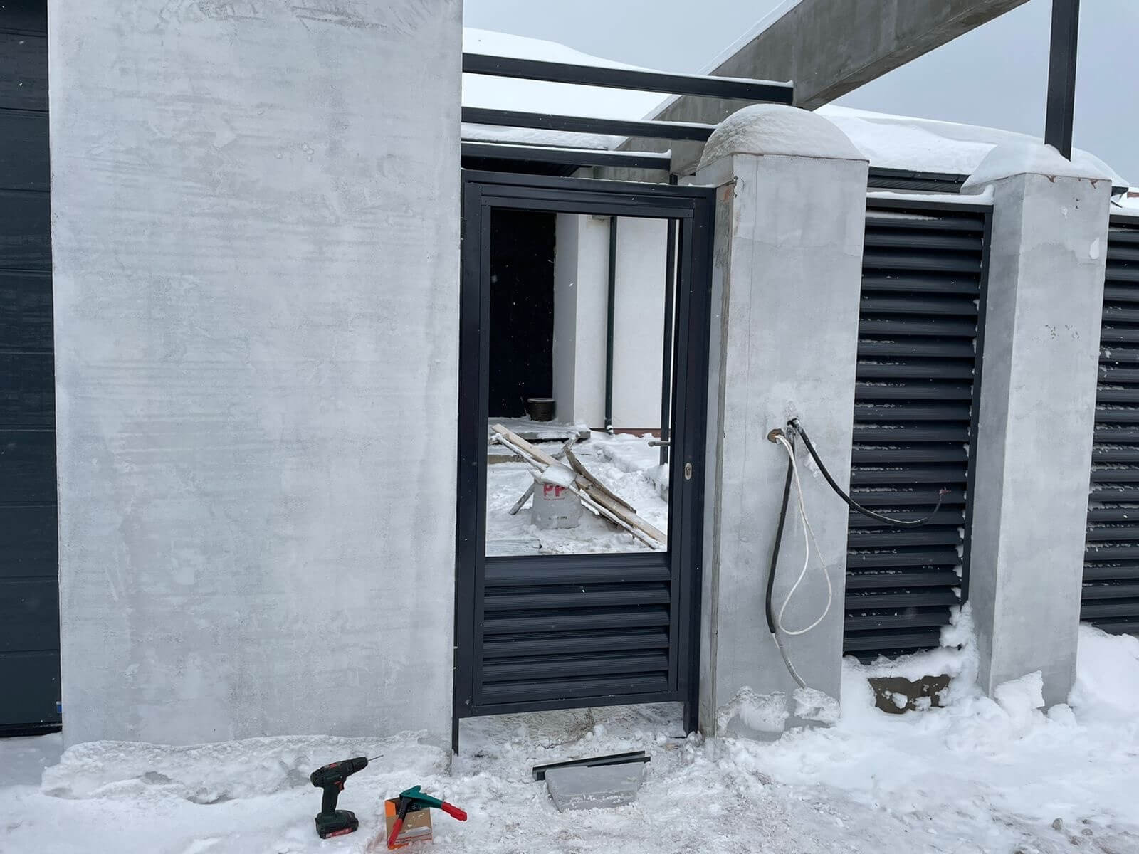 Забор из ламелей еврожалюзи 28м RAL7024/7024 Серый Графит двусторонний фото 2 в Череповце