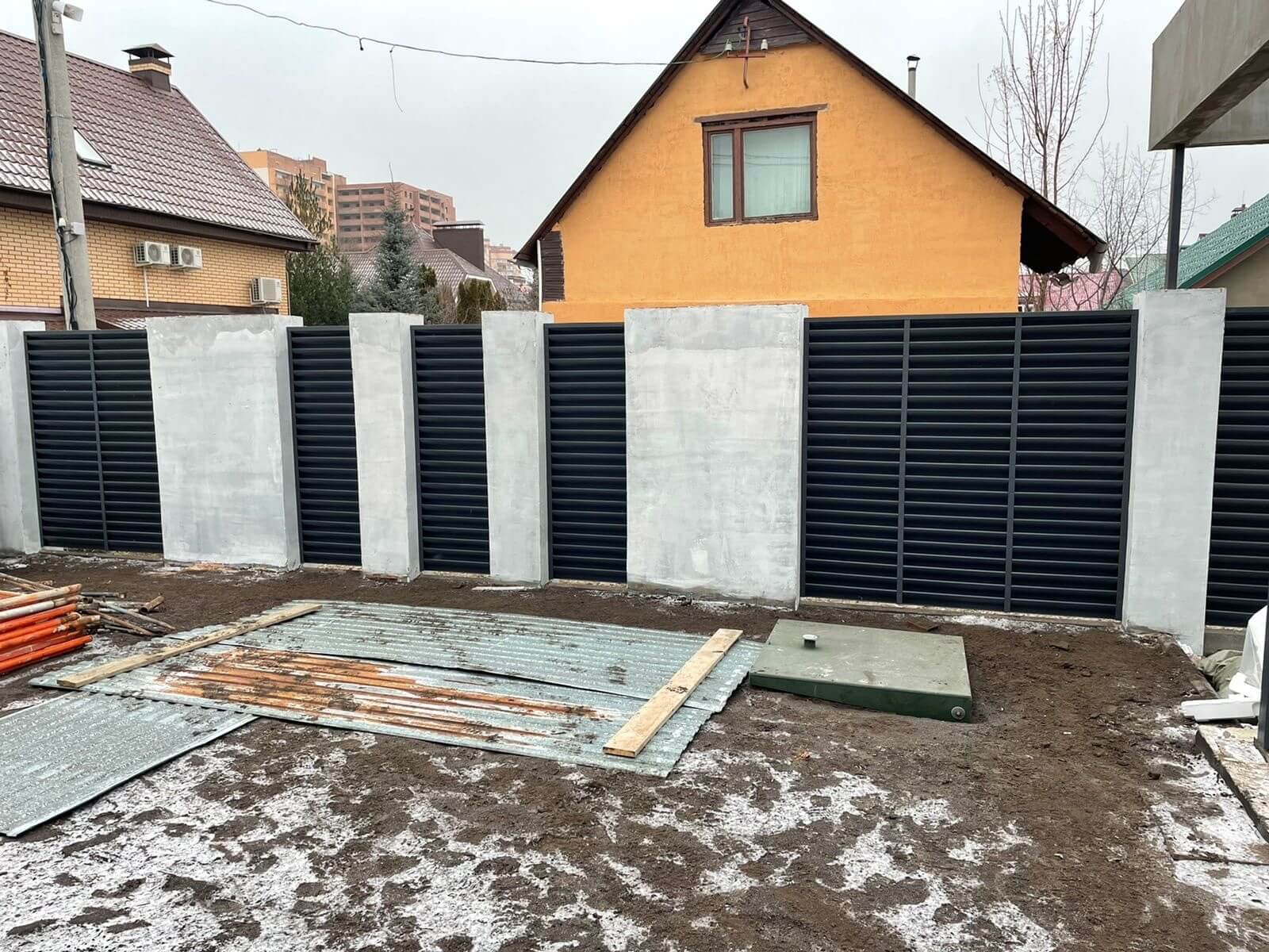 Забор из ламелей еврожалюзи 28м RAL7024/7024 Серый Графит двусторонний в Череповце