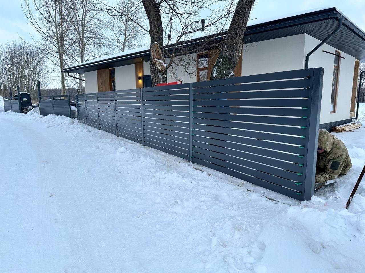 Забор-ранчо из металлопланкена 37м RAL7024 Серый Графит фото 3 в Череповце