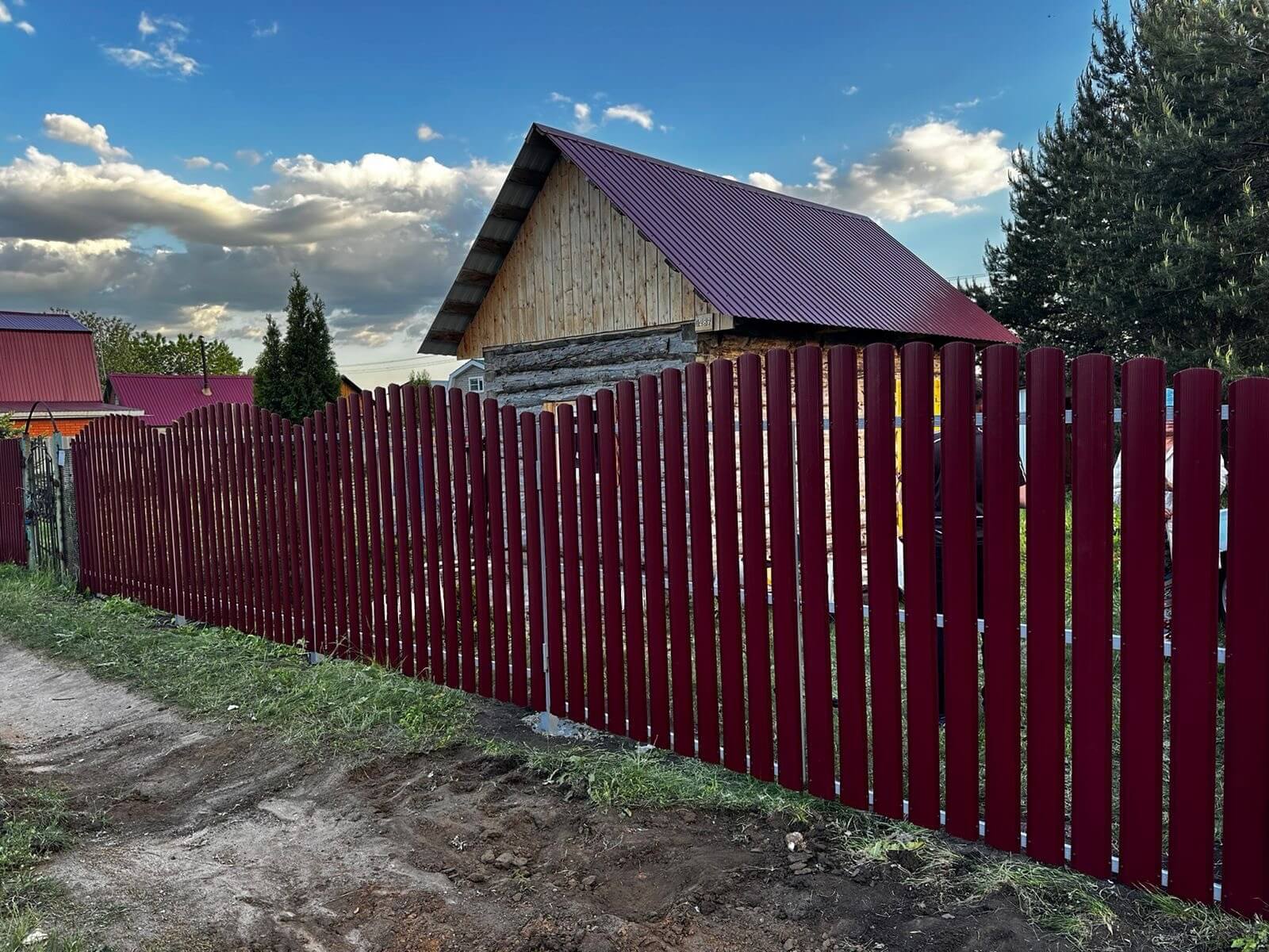 Забор из евроштакетника 28м RAL3005 Красное Вино фото 2 в Череповце
