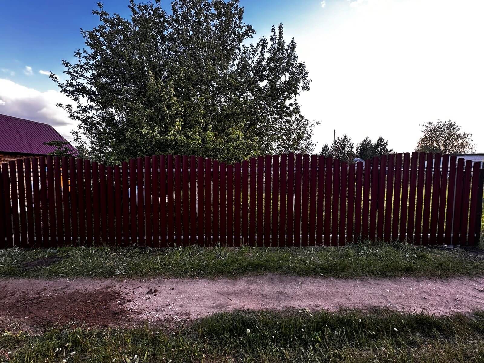 Забор из евроштакетника 28м RAL3005 Красное Вино фото 1 в Череповце