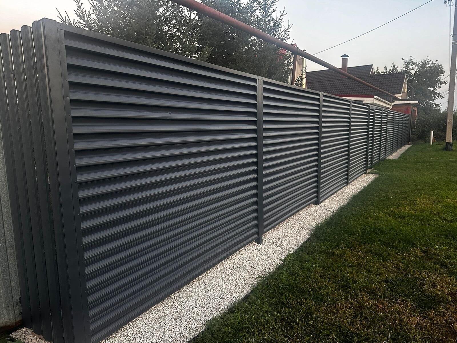 Забор из ламелей Еврожалюзи 26м RAL7024/7024 Серый Графит двусторонний фото 4 в Череповце