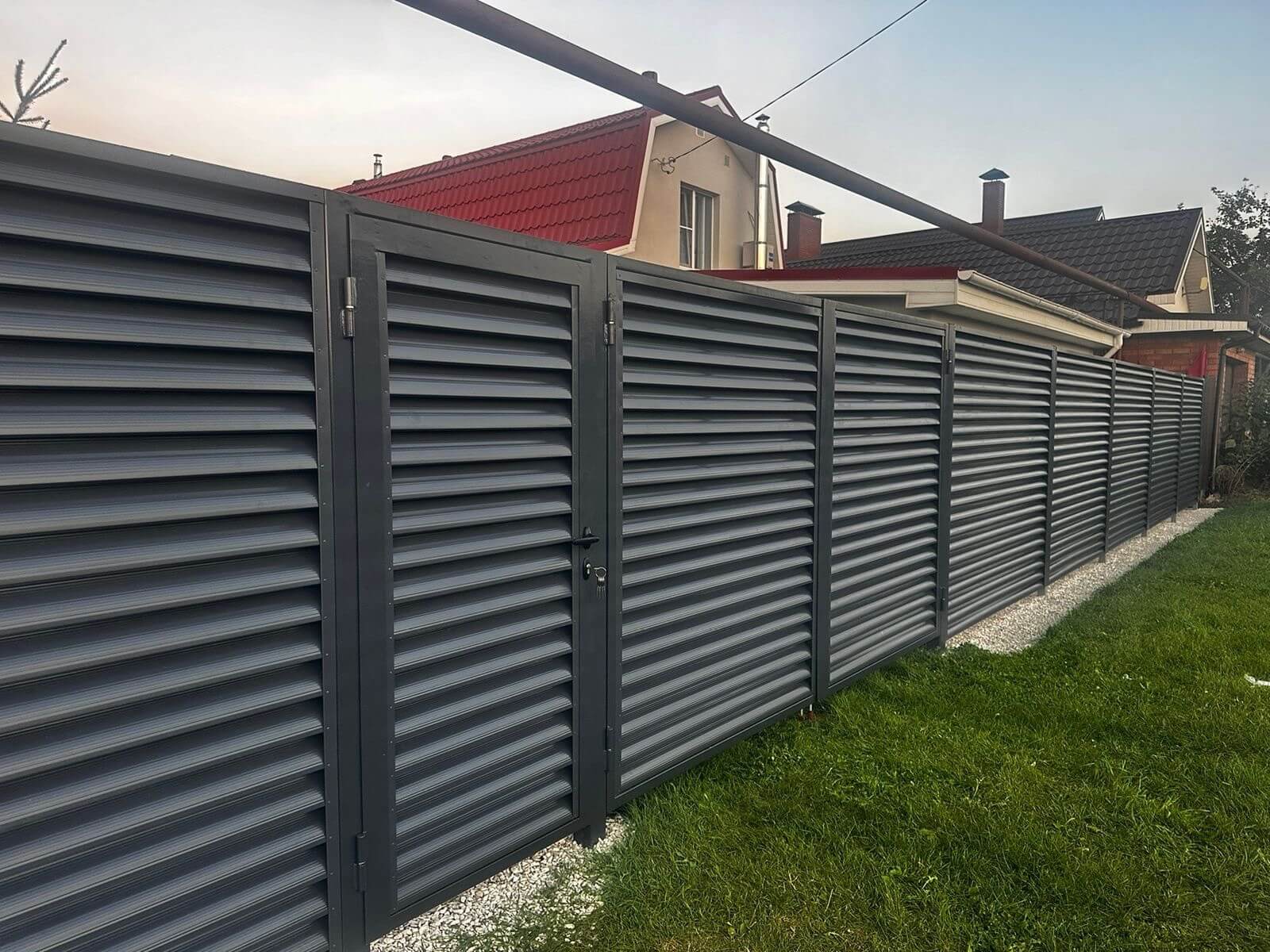 Забор из ламелей Еврожалюзи 26м RAL7024/7024 Серый Графит двусторонний фото 1 в Череповце