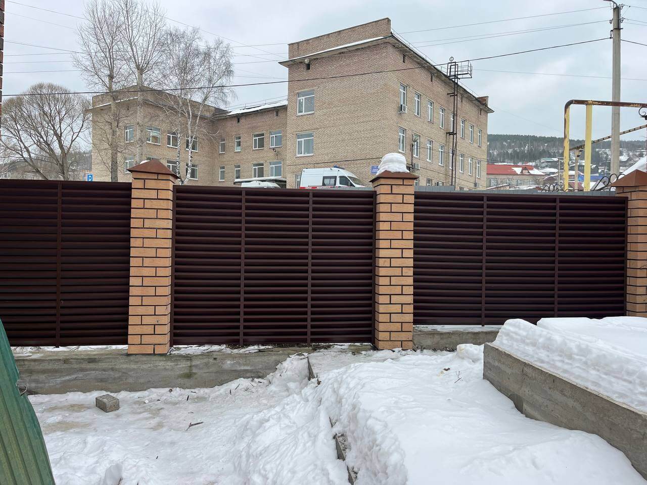 Забор-жалюзи из ламелей ЭКО-Z 87м RAL8017/8017 Шоколад двусторонний МАТТЕ фото 16 в Череповце