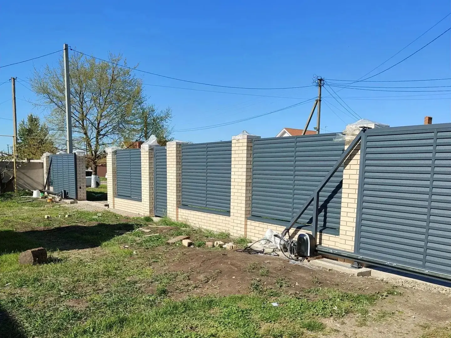 Забор-жалюзи из ламелей Реснички 16м RAL7024 Серый Графит Стальной Бархат фото 1 в Череповце